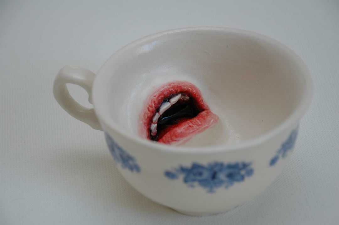 Breakfast, Ronit Baranga, 2014. Private Collection. Exhibited in FRONTIER, 14th Biennial of Ceramics, Andenne, Belgium, 2015