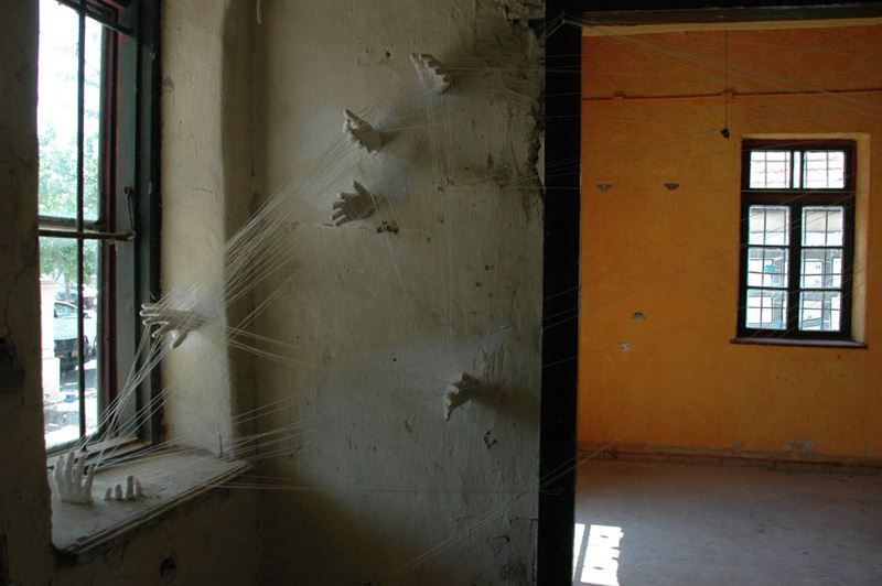 Hands Installation, “Hung”, Zichron Yaakov, 2012